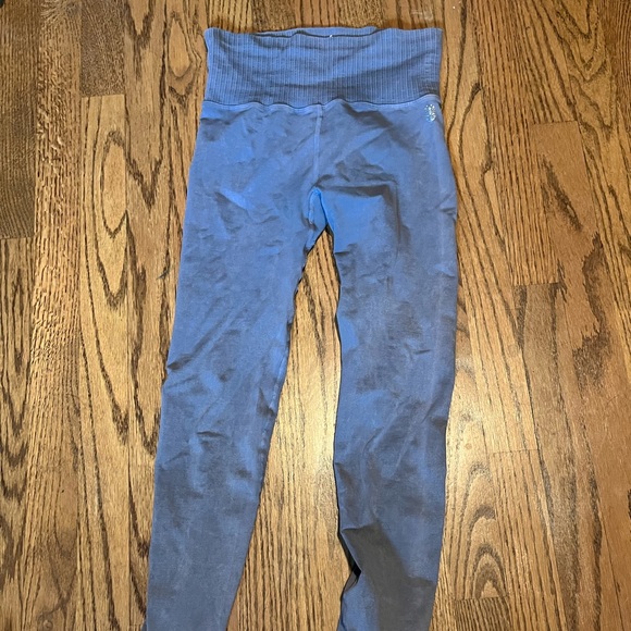 NWOT FP movement good karma charcoal leggings xs/s - Picture 4 of 7